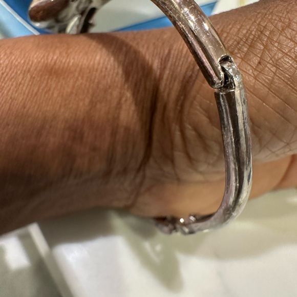 CALLA LILY BRACELET & EARRING GIFT SET - Picture 2 of 16